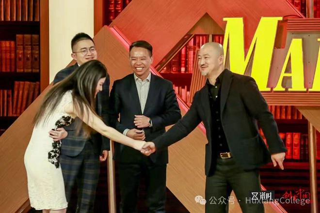 到咖啡馆创业从被渡者变成了摆渡人mg不朽情缘游戏平台从假装上班(图5)